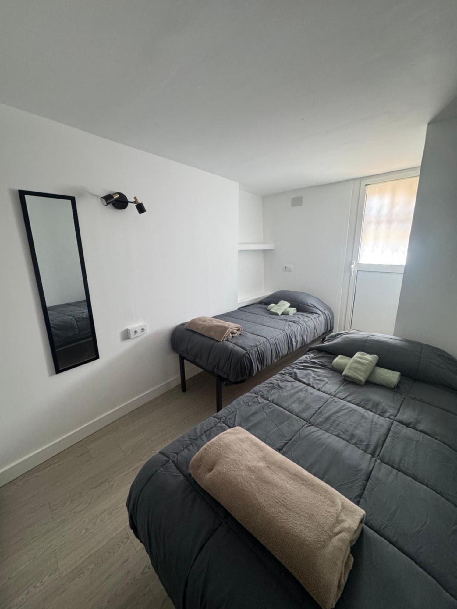 Piso Con Jardin, De Playa Fenals Appartement
